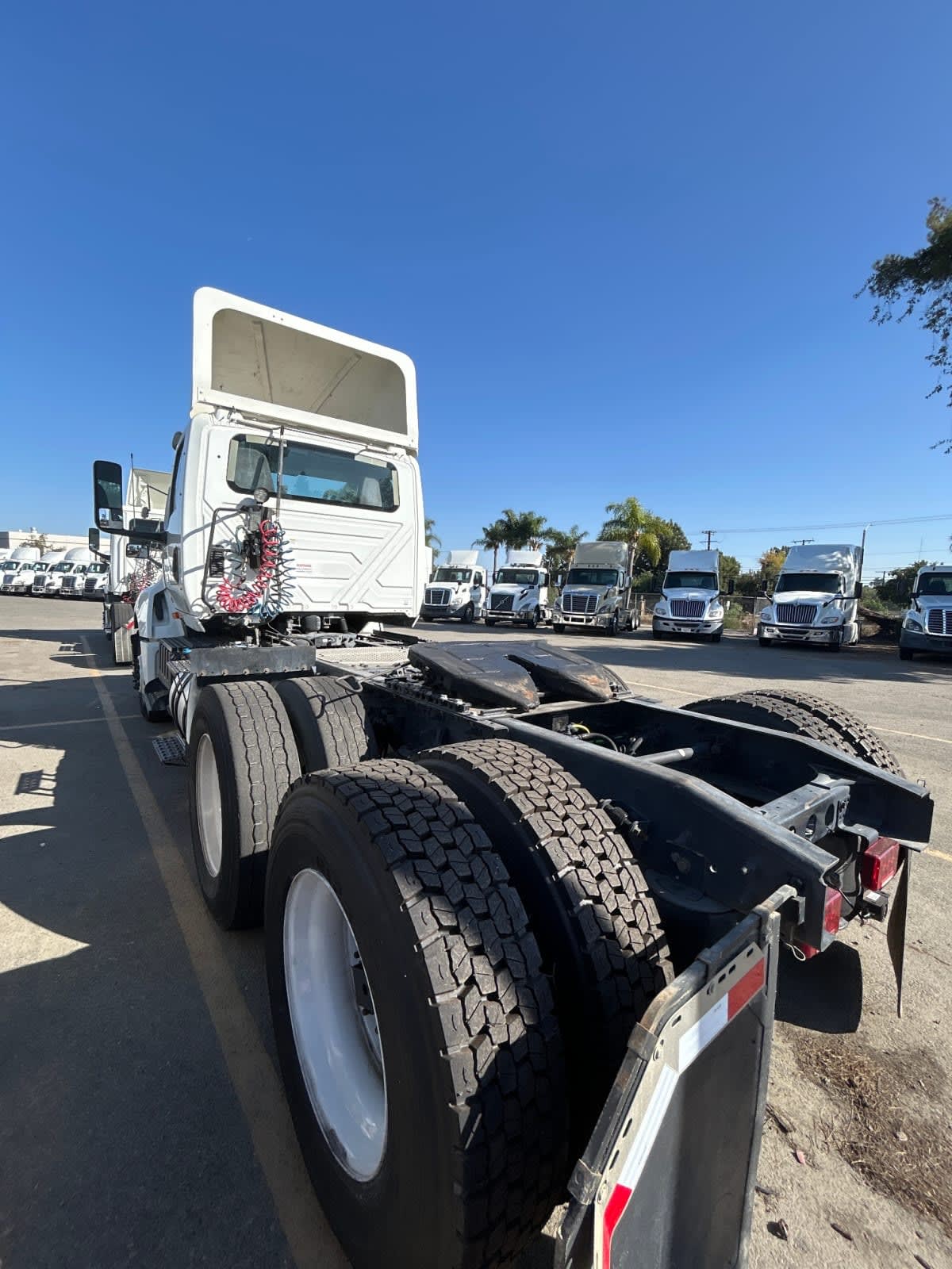 2019 Navistar International LT625 DAYCAB T/A 827595