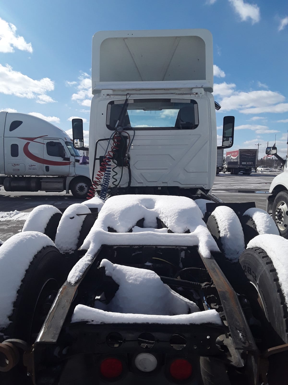 2019 International - image 5