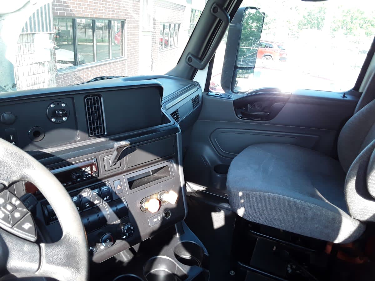 2019 International LT in Kansas City, MO — photo 8