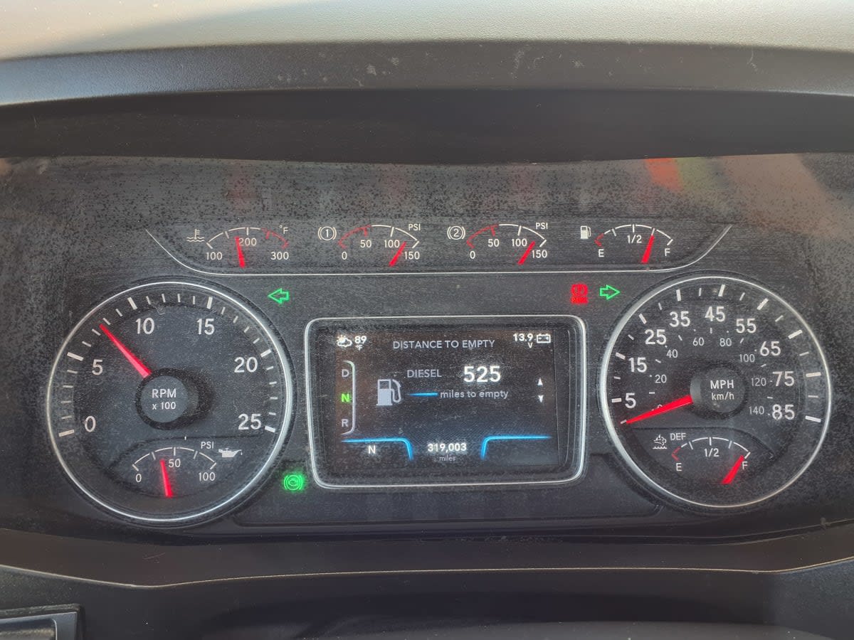 2019 Navistar International LT625 DAYCAB T/A 827620