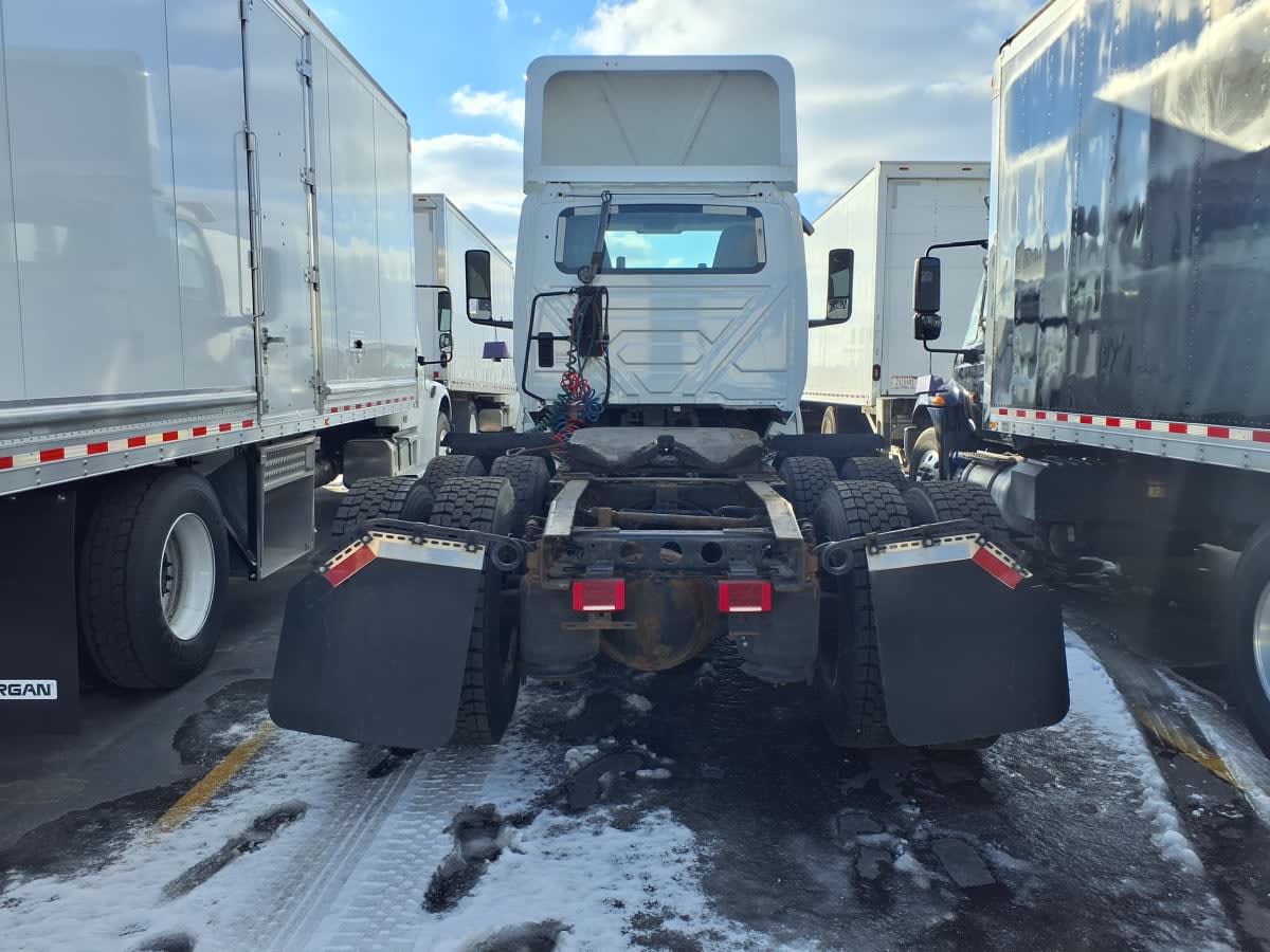 2019 International - image 5