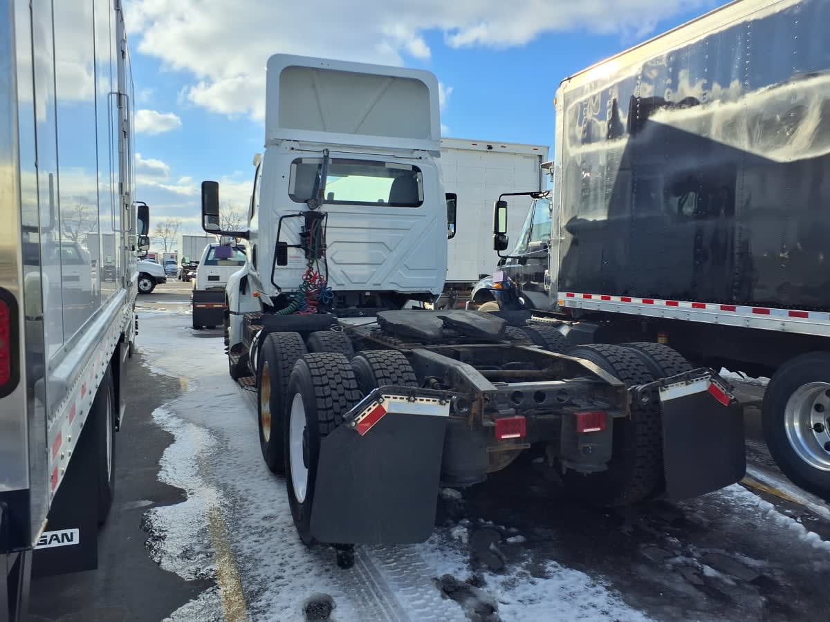 2019 International - image 6