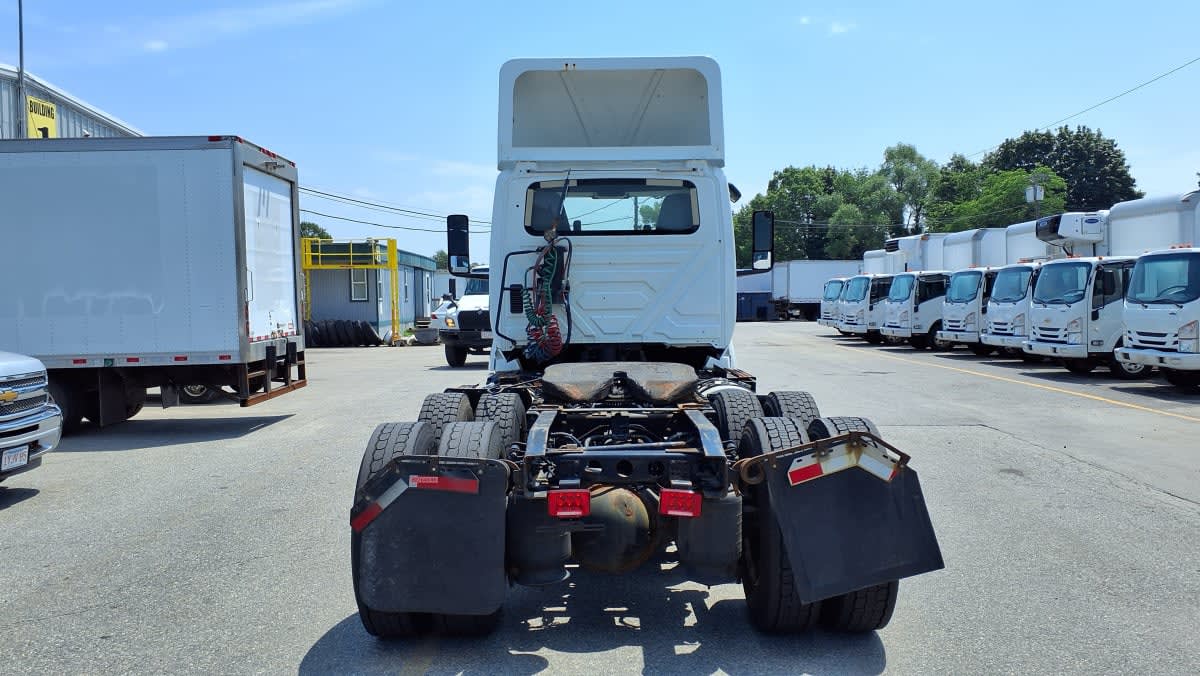 2019 International LT in Salisbury, MA — photo 5