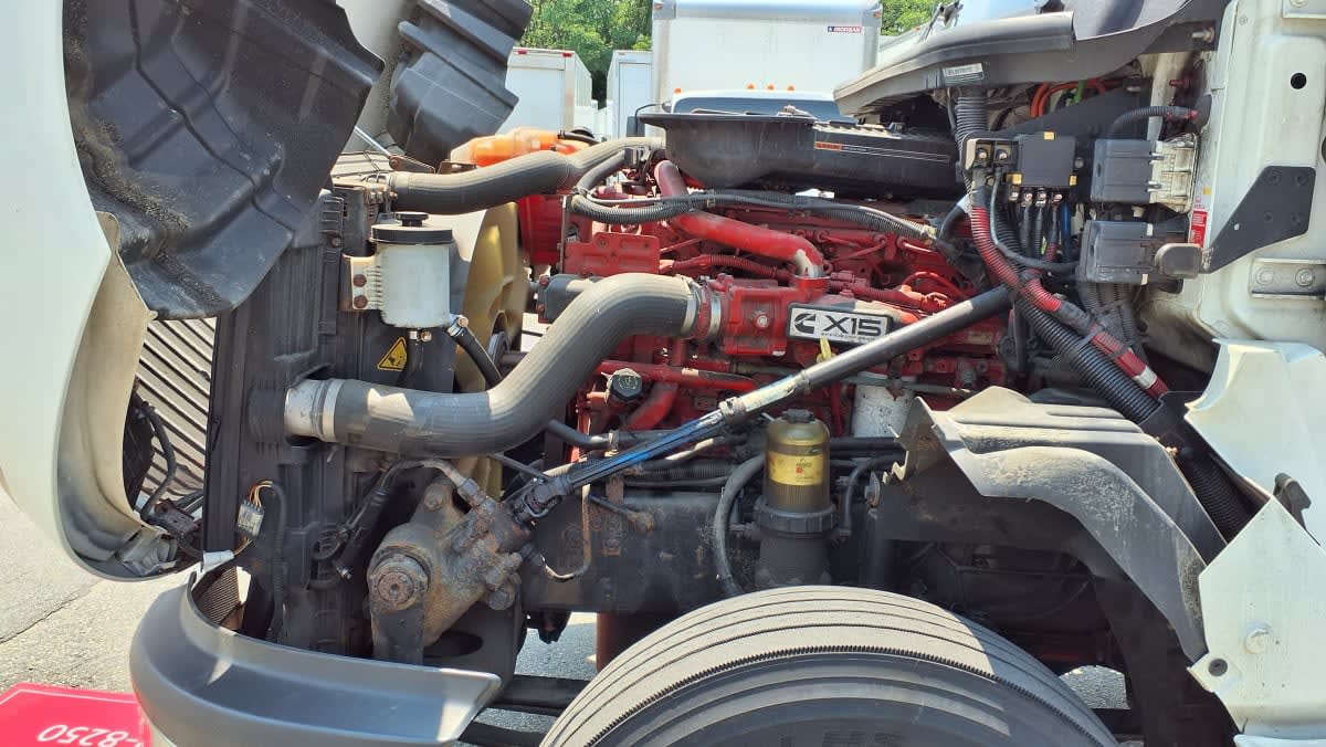 2019 International LT in Salisbury, MA — photo 8