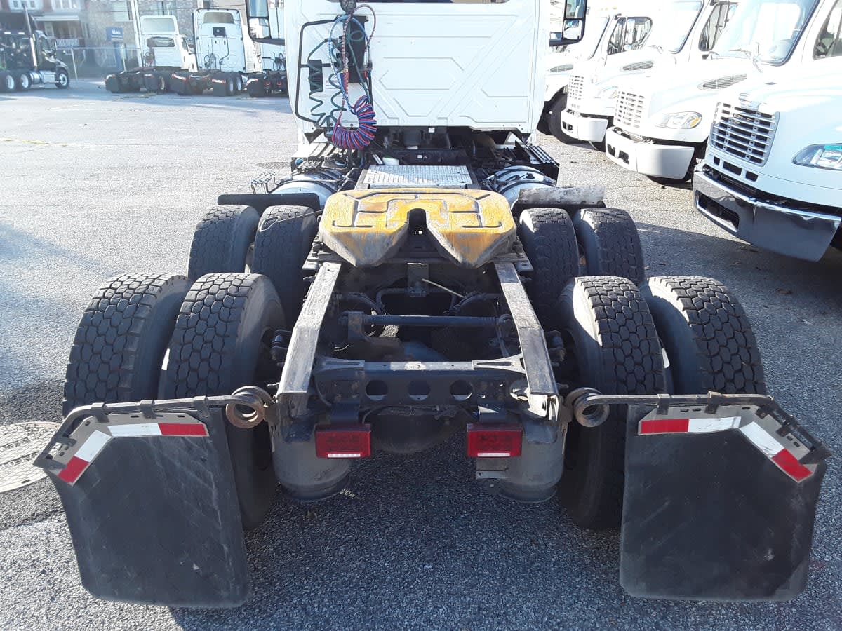 2019 Navistar International LT625 DAYCAB T/A 827644