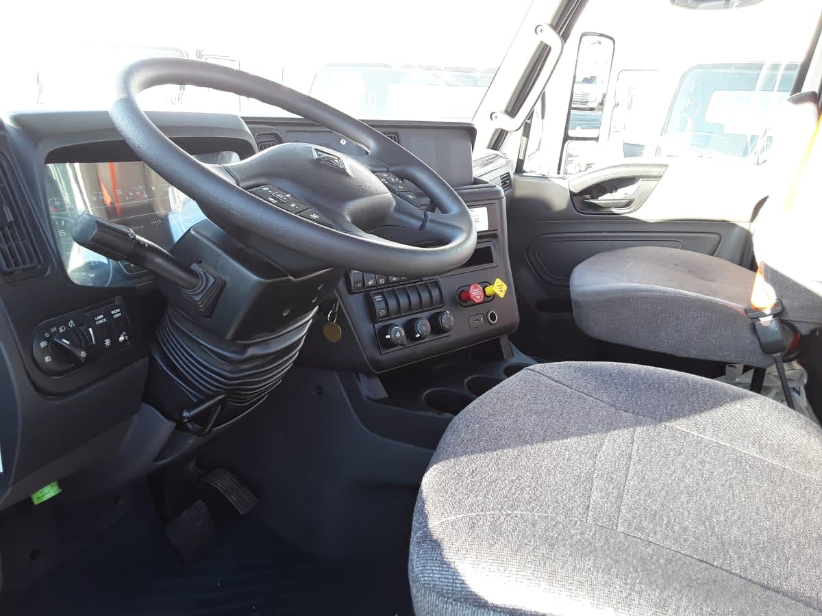 2019 Navistar International LT625 DAYCAB T/A 827644