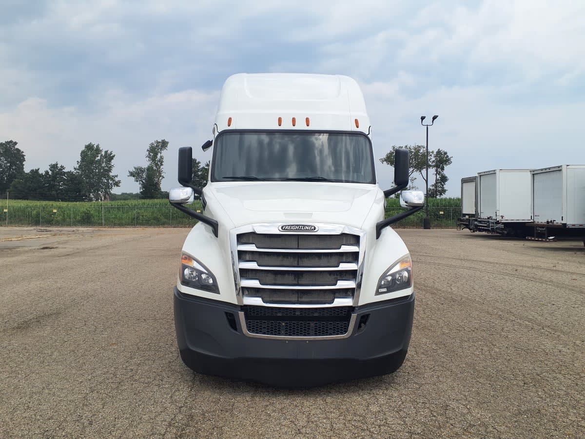 2019 Freightliner Cascadia in Wayland, MI — photo 2