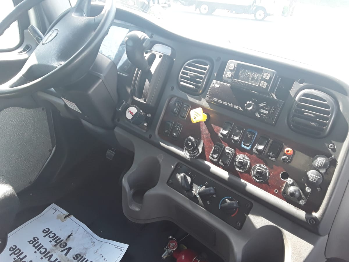 2019 Freightliner/Mercedes M2 106 827868