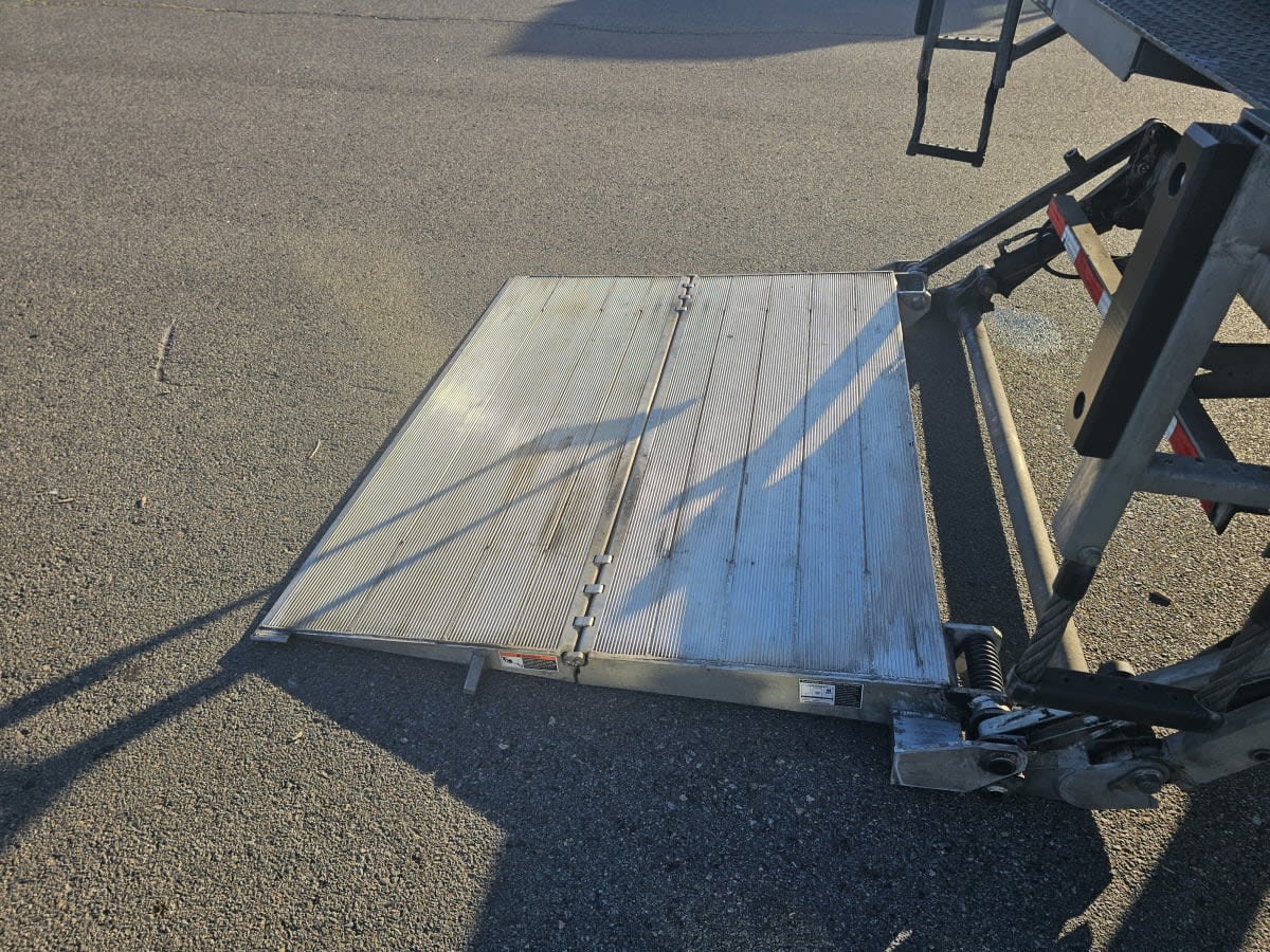 2019 Freightliner/Mercedes M2 106 827924