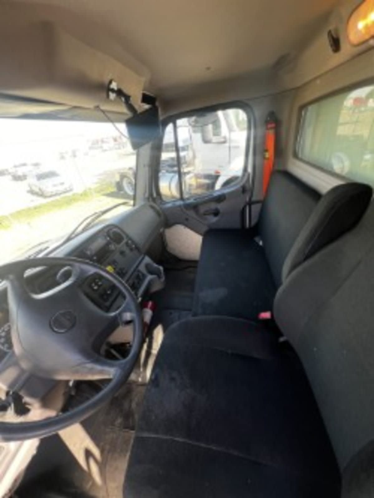 2019 Freightliner/Mercedes M2 106 828014