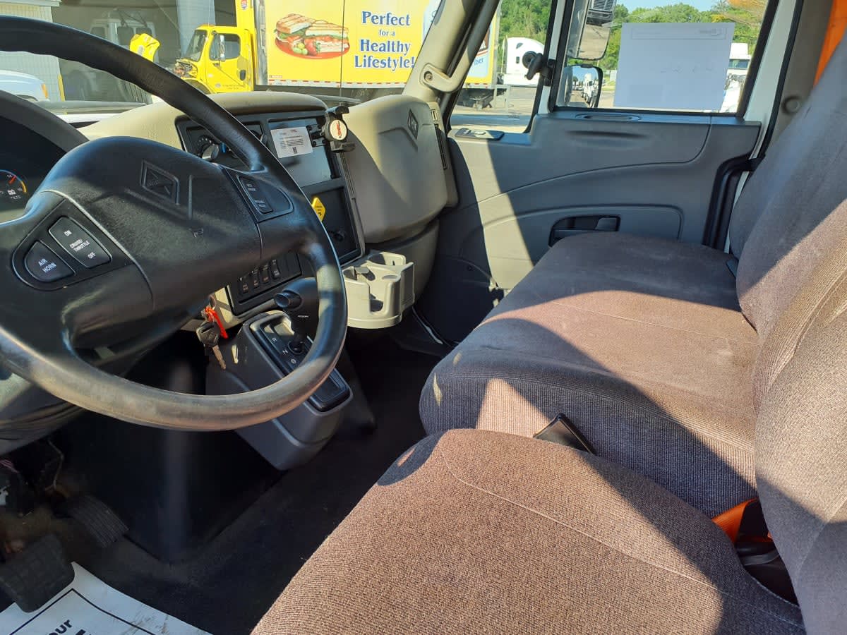 2019 Navistar International 4300 828104
