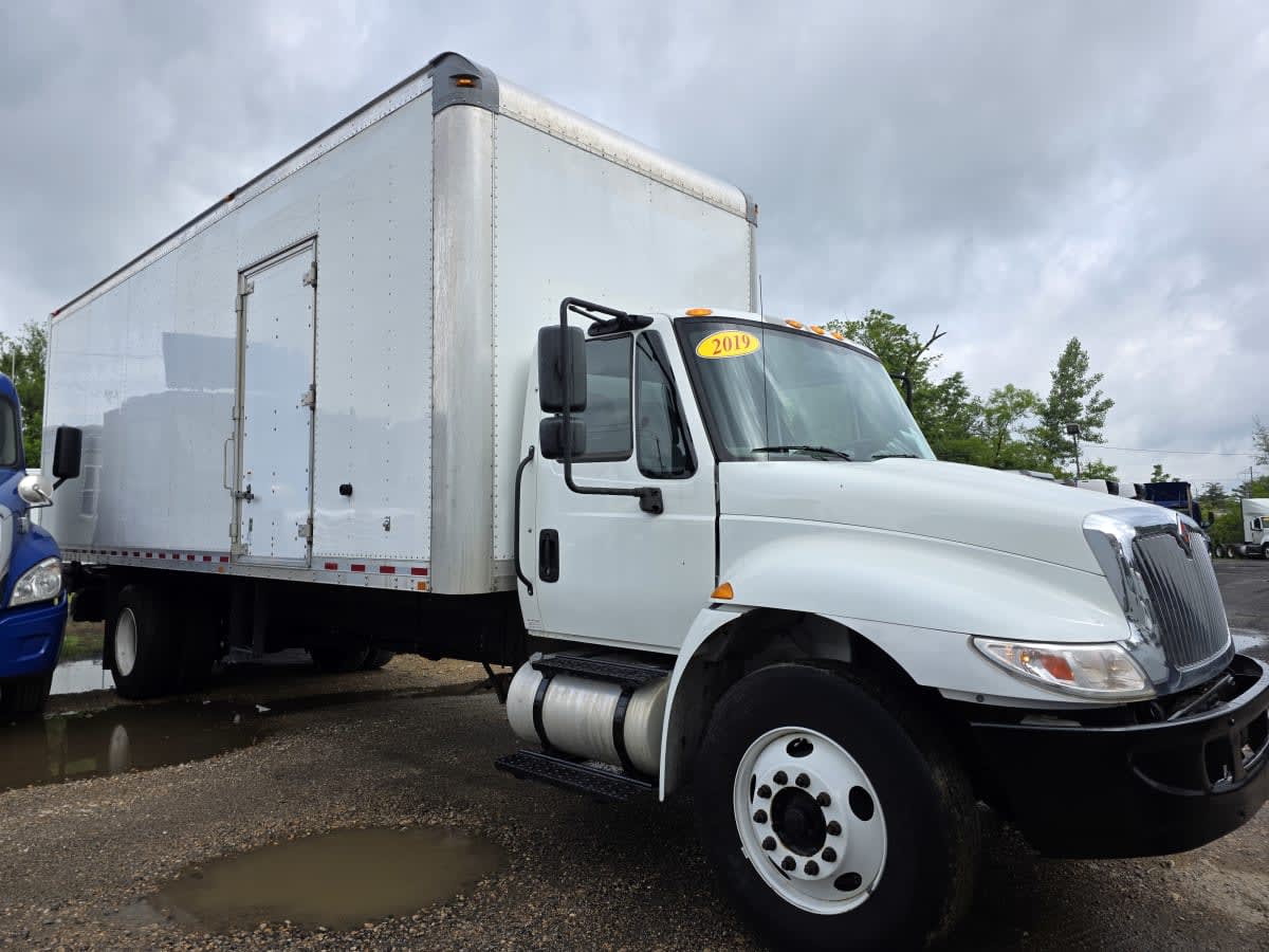 2019 Navistar International 4300 828120
