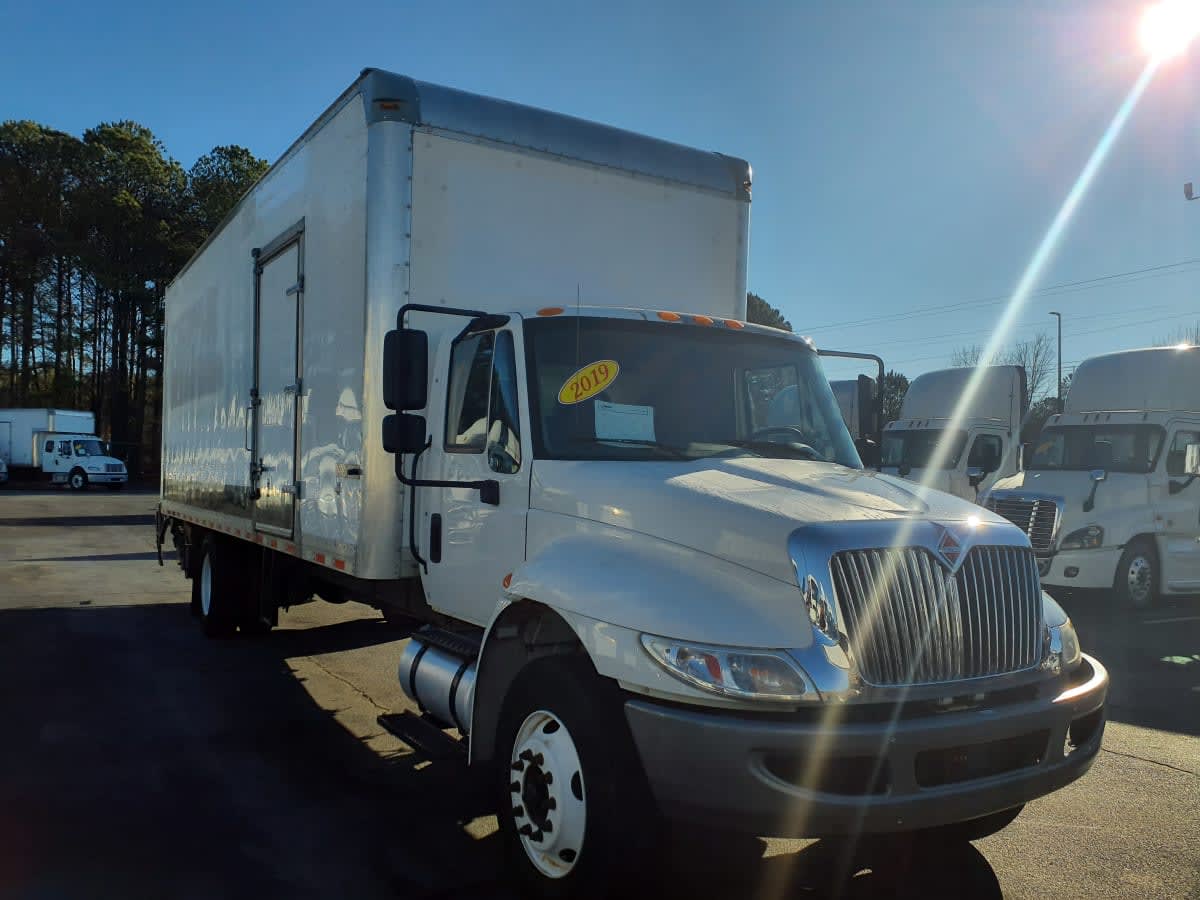 2019 Navistar International 4300 828242