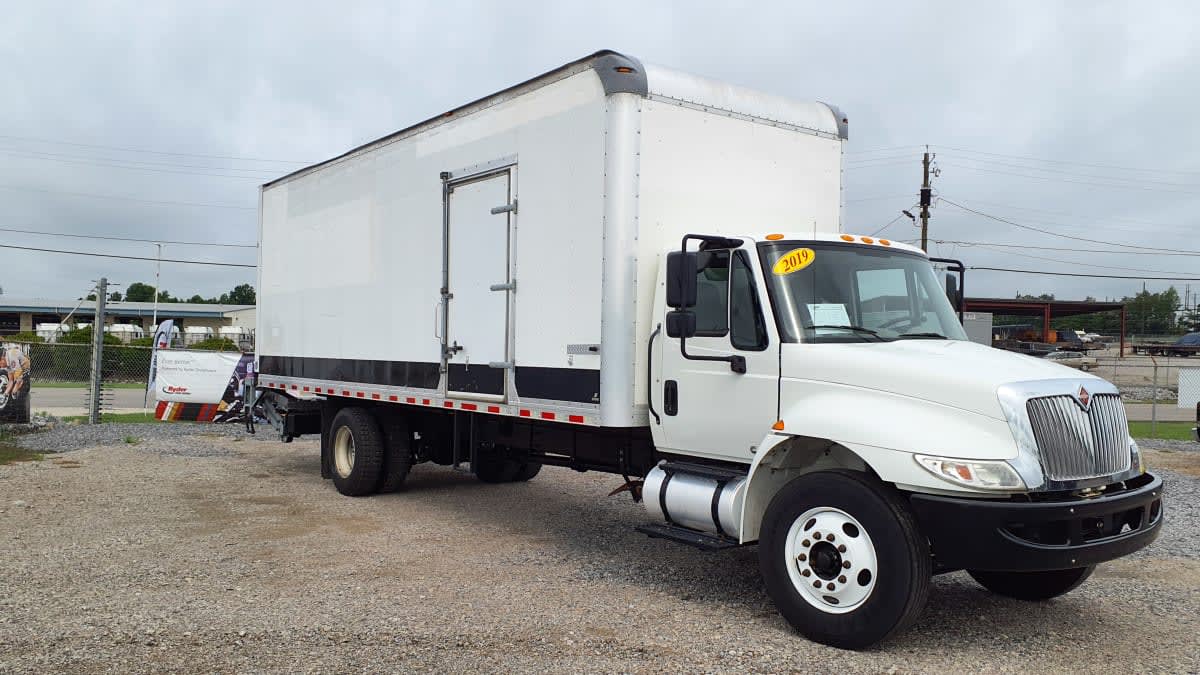 2019 Navistar International 4300 828247