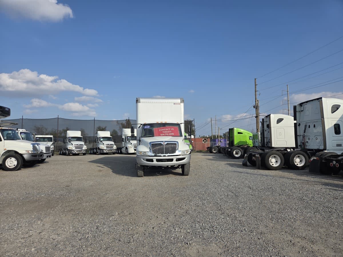 2019 Navistar International 4300 828275