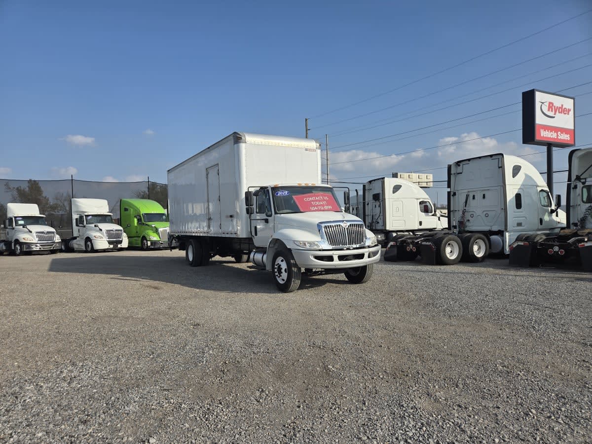 2019 Navistar International 4300 828275