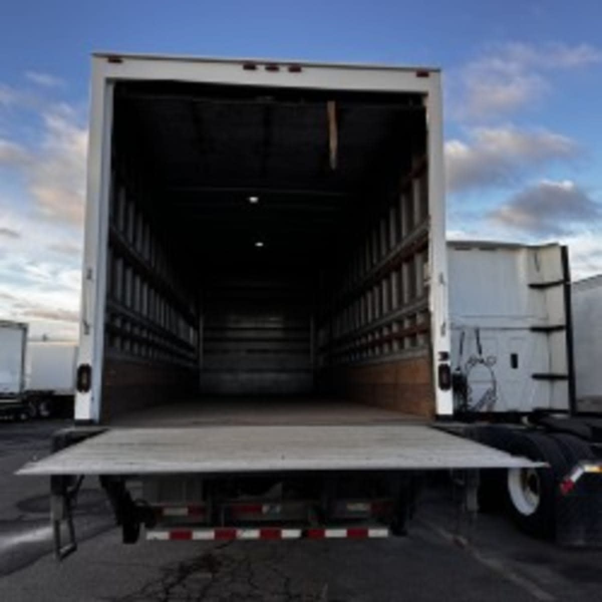 2019 Navistar International 4300 828432