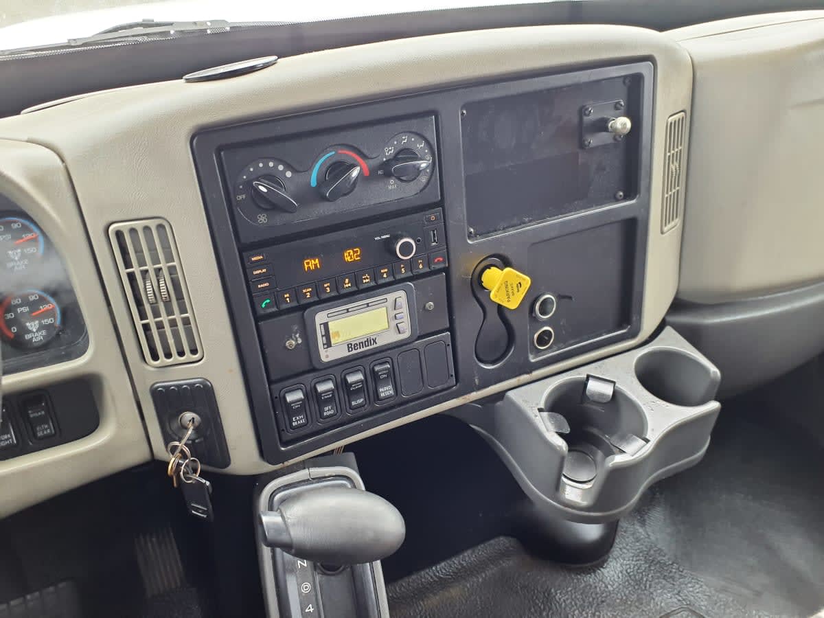 2019 Navistar International 4300 828608