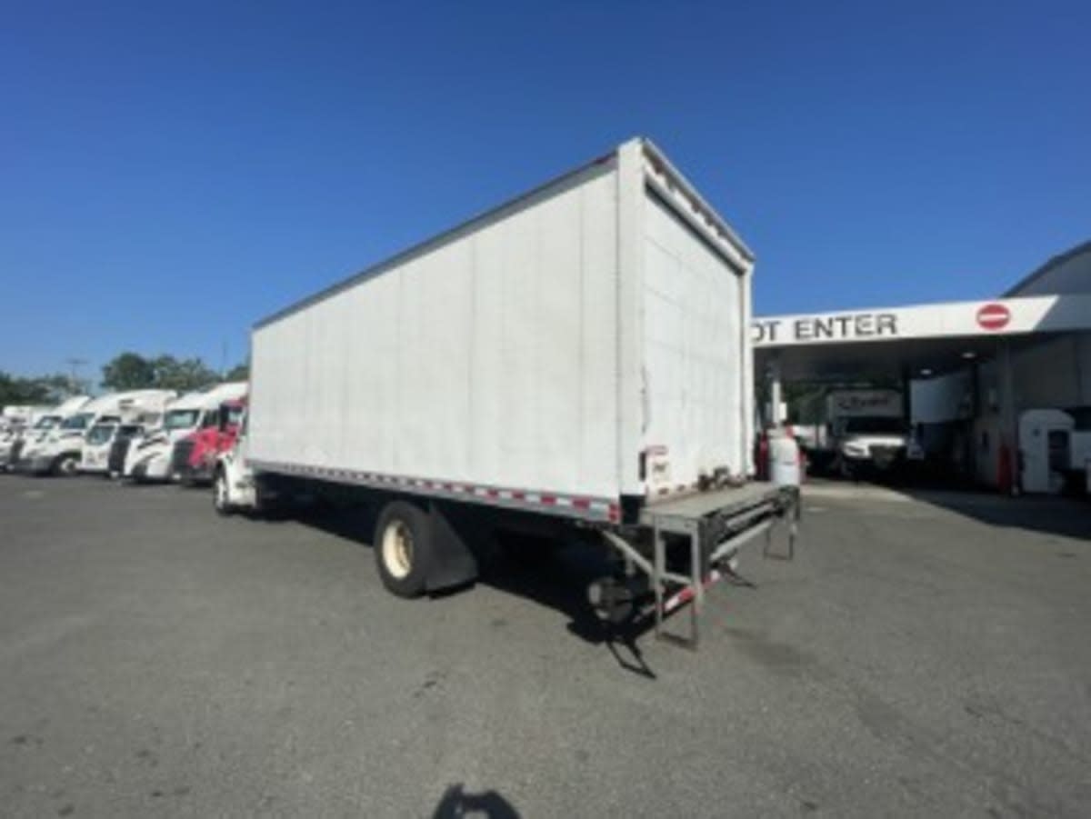 2019 Freightliner M2 106 828680