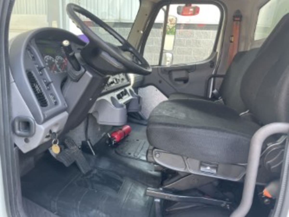 2019 Freightliner M2 106 828680