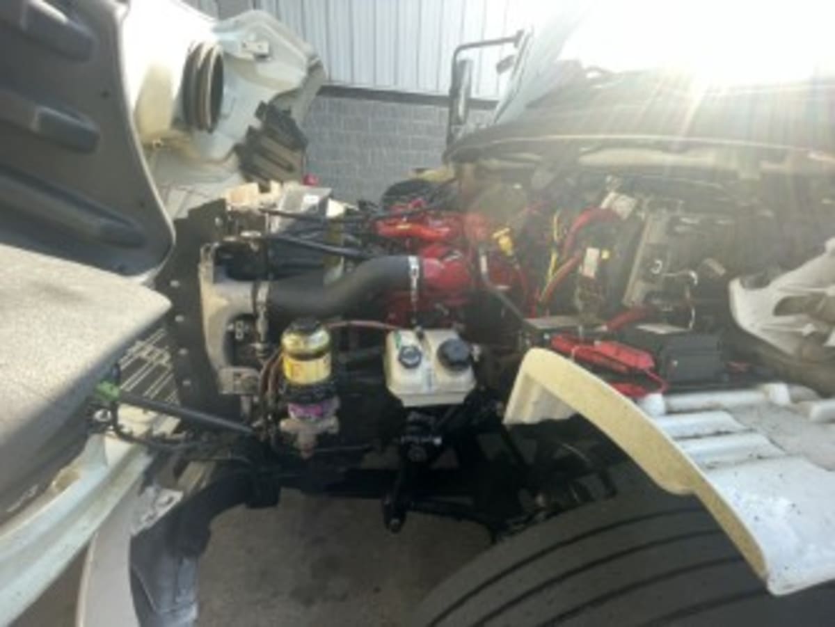 2019 Freightliner M2 106 828680