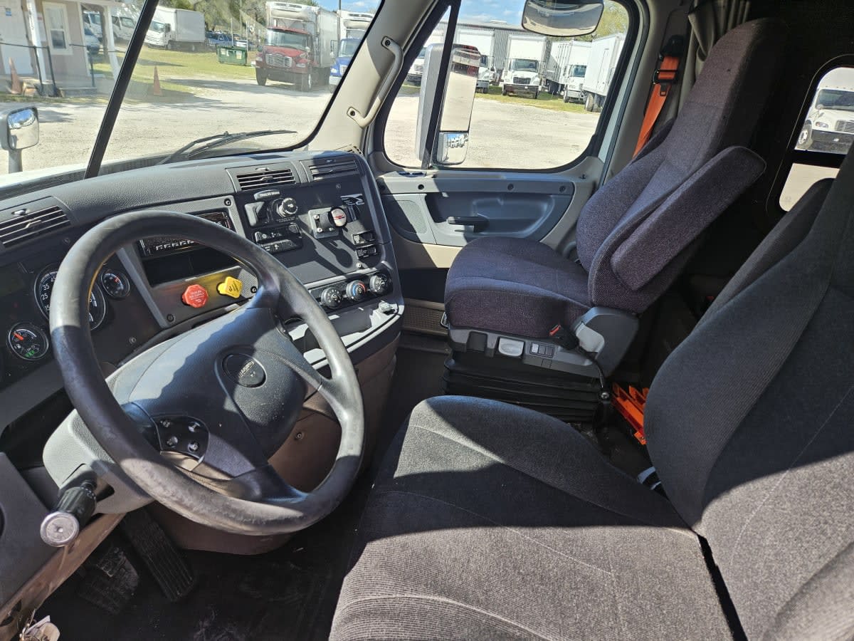 2019 Freightliner - image 7