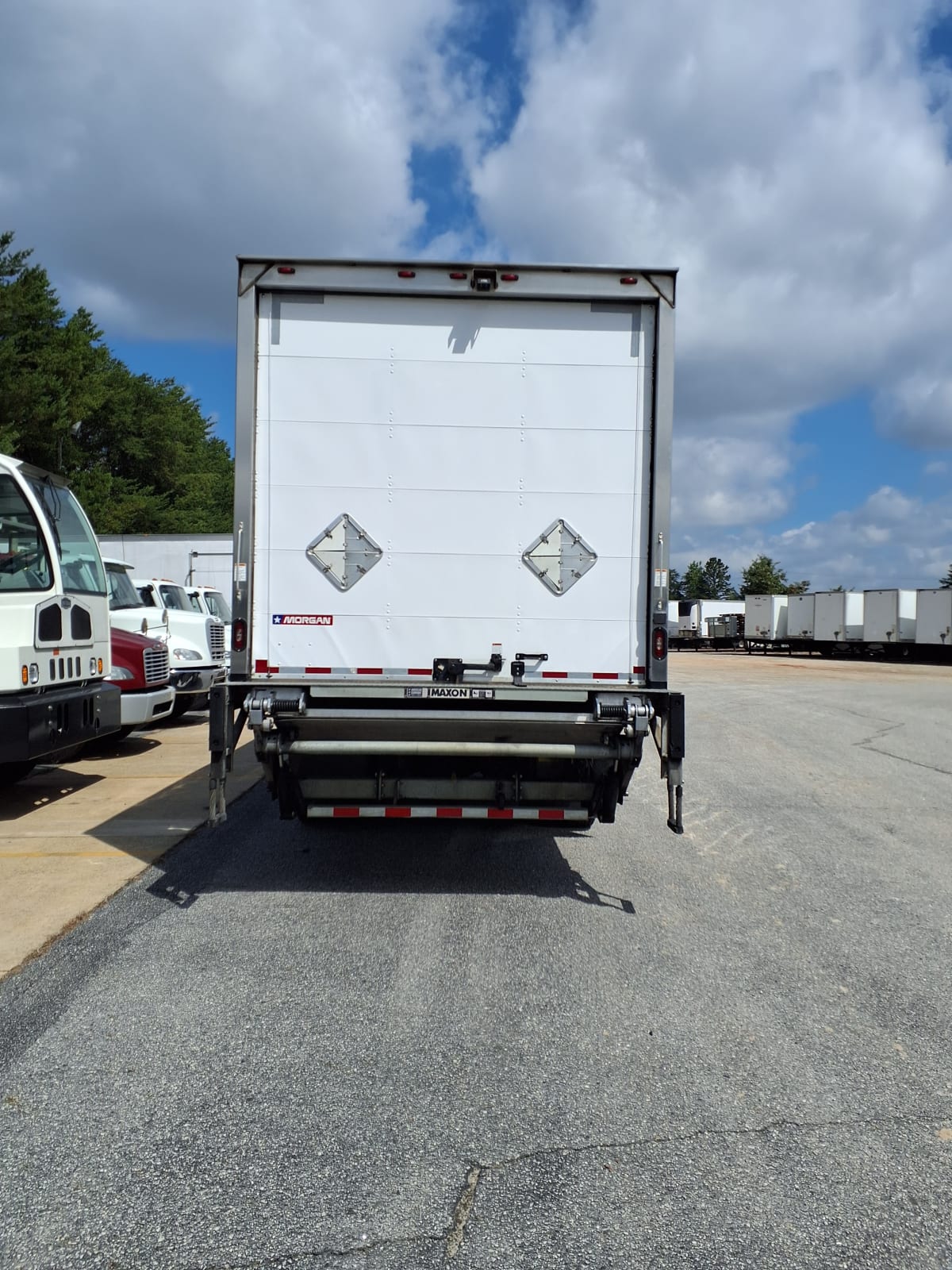 2019 Freightliner/Mercedes M2 106 829100