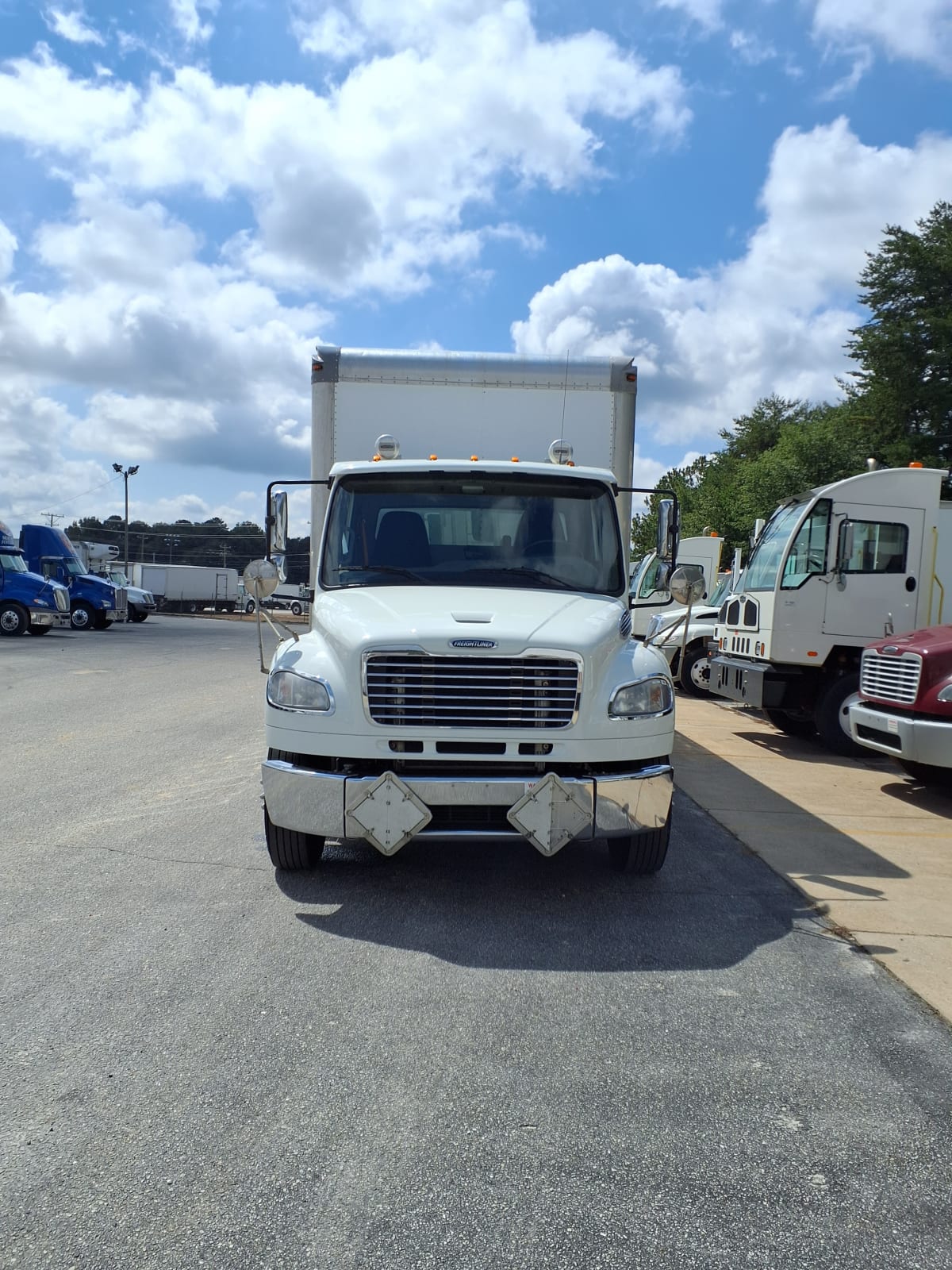 2019 Freightliner/Mercedes M2 106 829100
