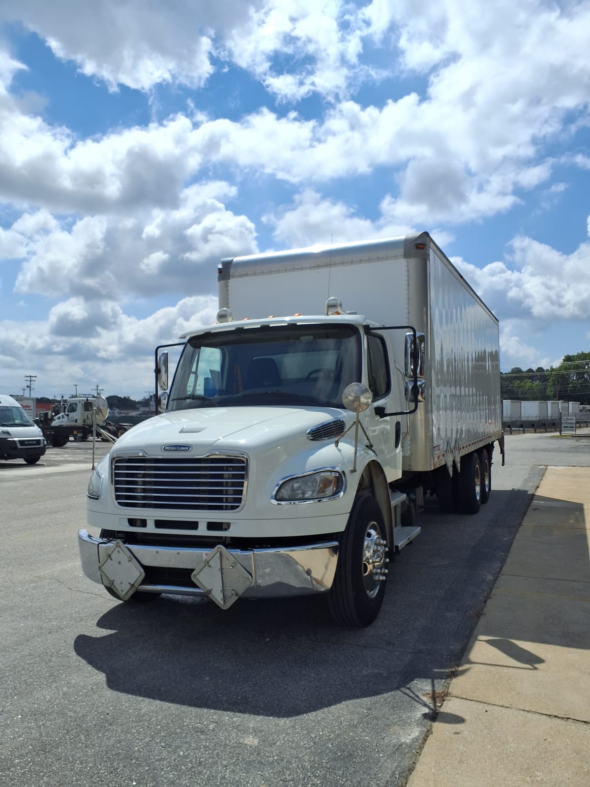 2019 Freightliner/Mercedes M2 106 829100