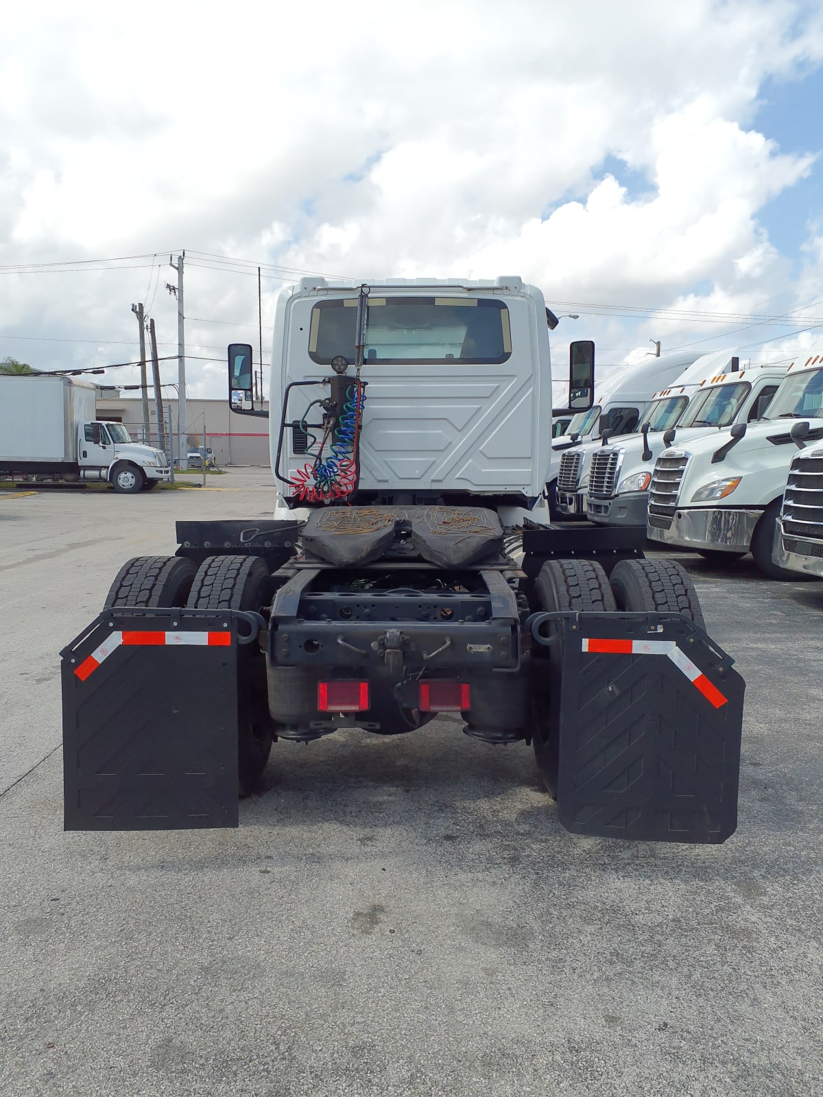 2019 Navistar International RH613 DAYCAB S/A 829317