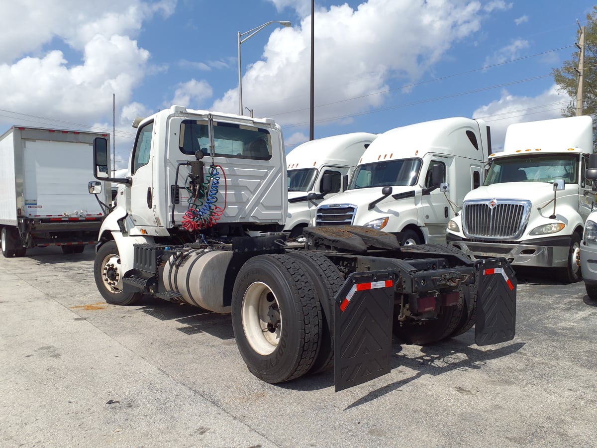 2019 Navistar International RH613 DAYCAB S/A 829317