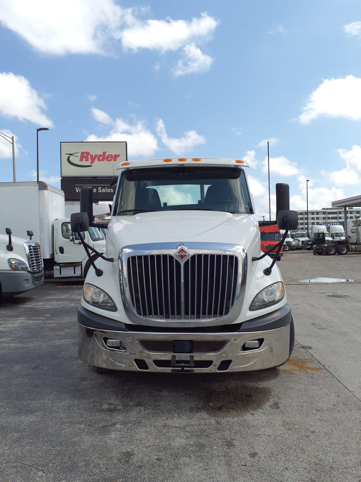 2019 Navistar International RH613 DAYCAB S/A 829317