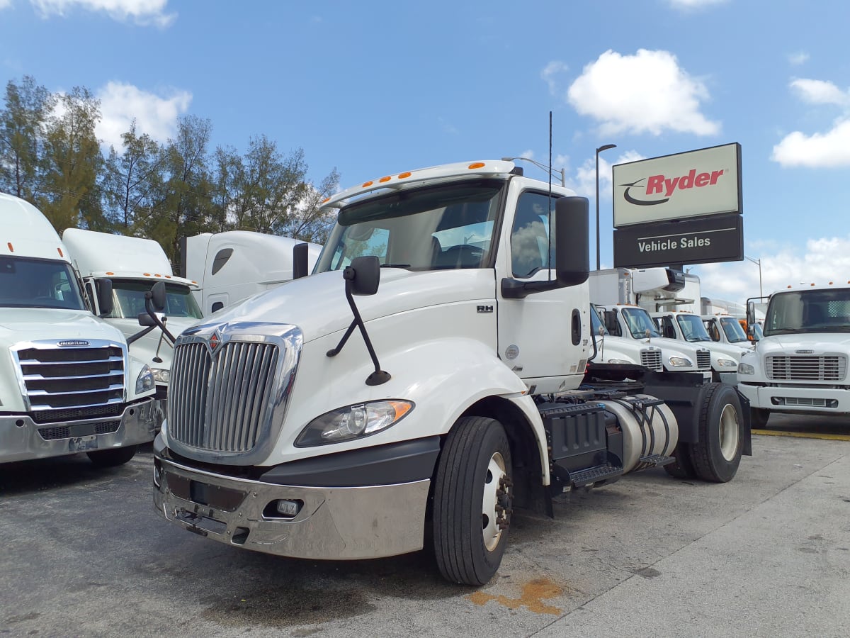 2019 Navistar International RH613 DAYCAB S/A 829317