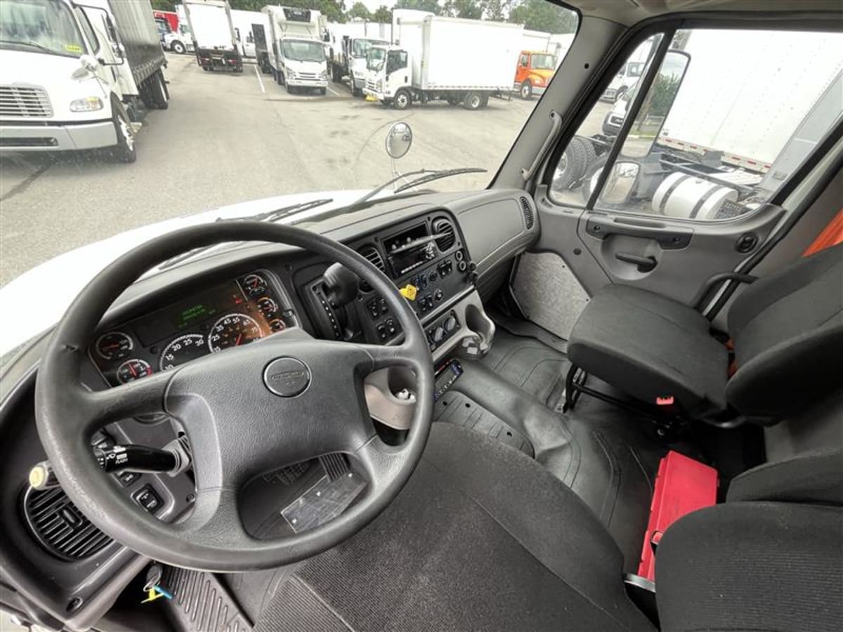 2019 Freightliner M2 106 829573