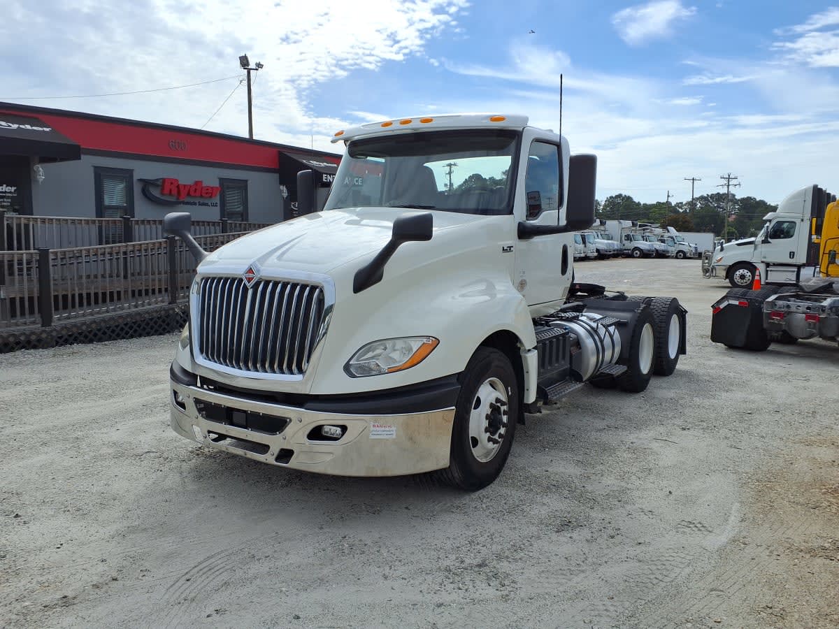 2019 Navistar International LT625 DAYCAB T/A 829610