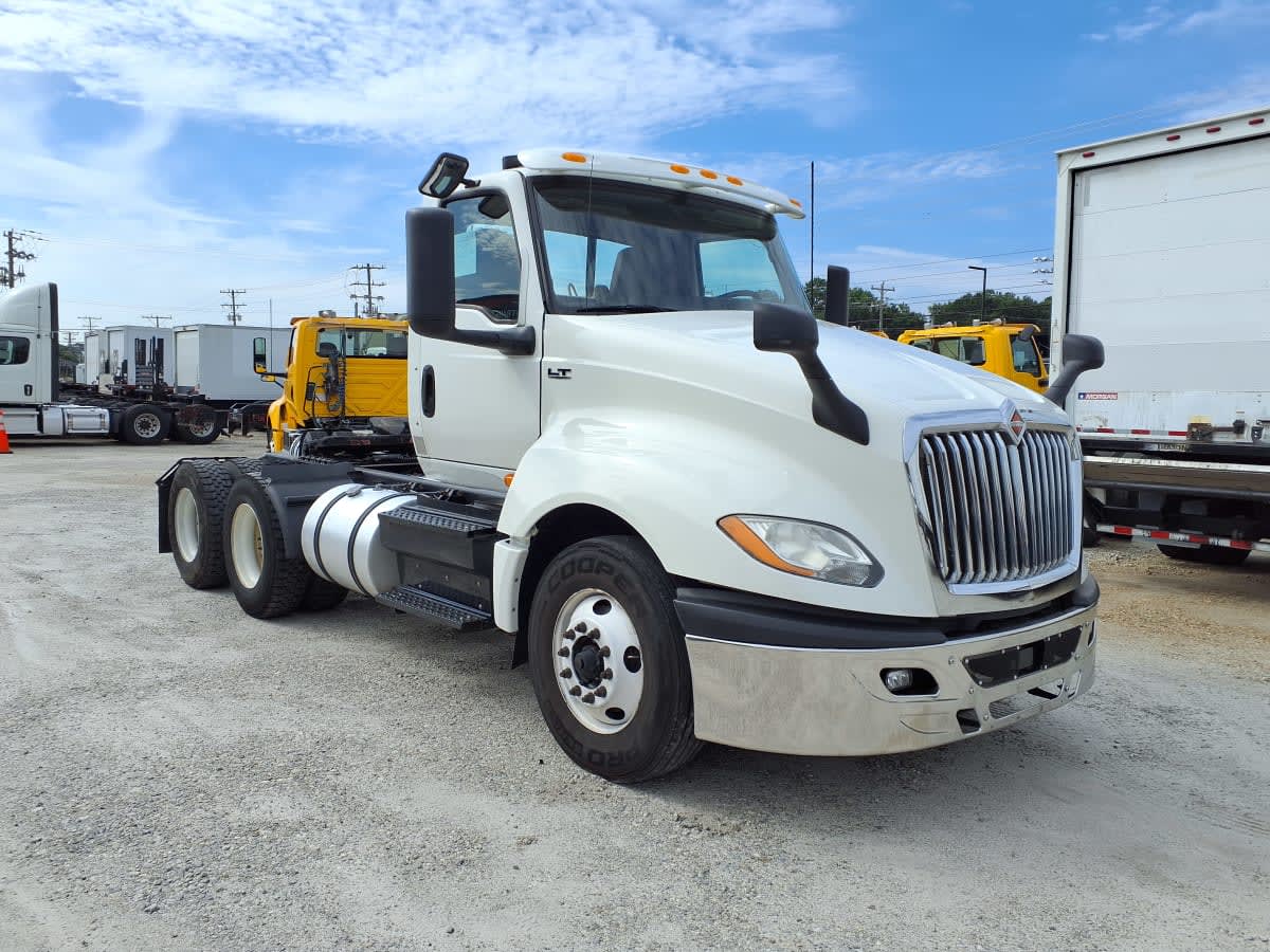 2019 Navistar International LT625 DAYCAB T/A 829610