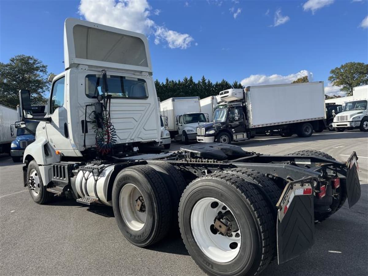2019 Navistar International LT625 DAYCAB T/A 829612