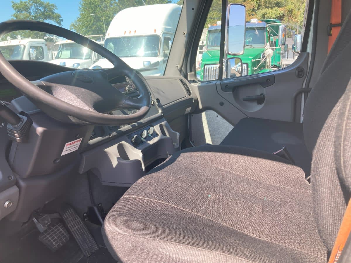 2019 Freightliner M2 106 829620