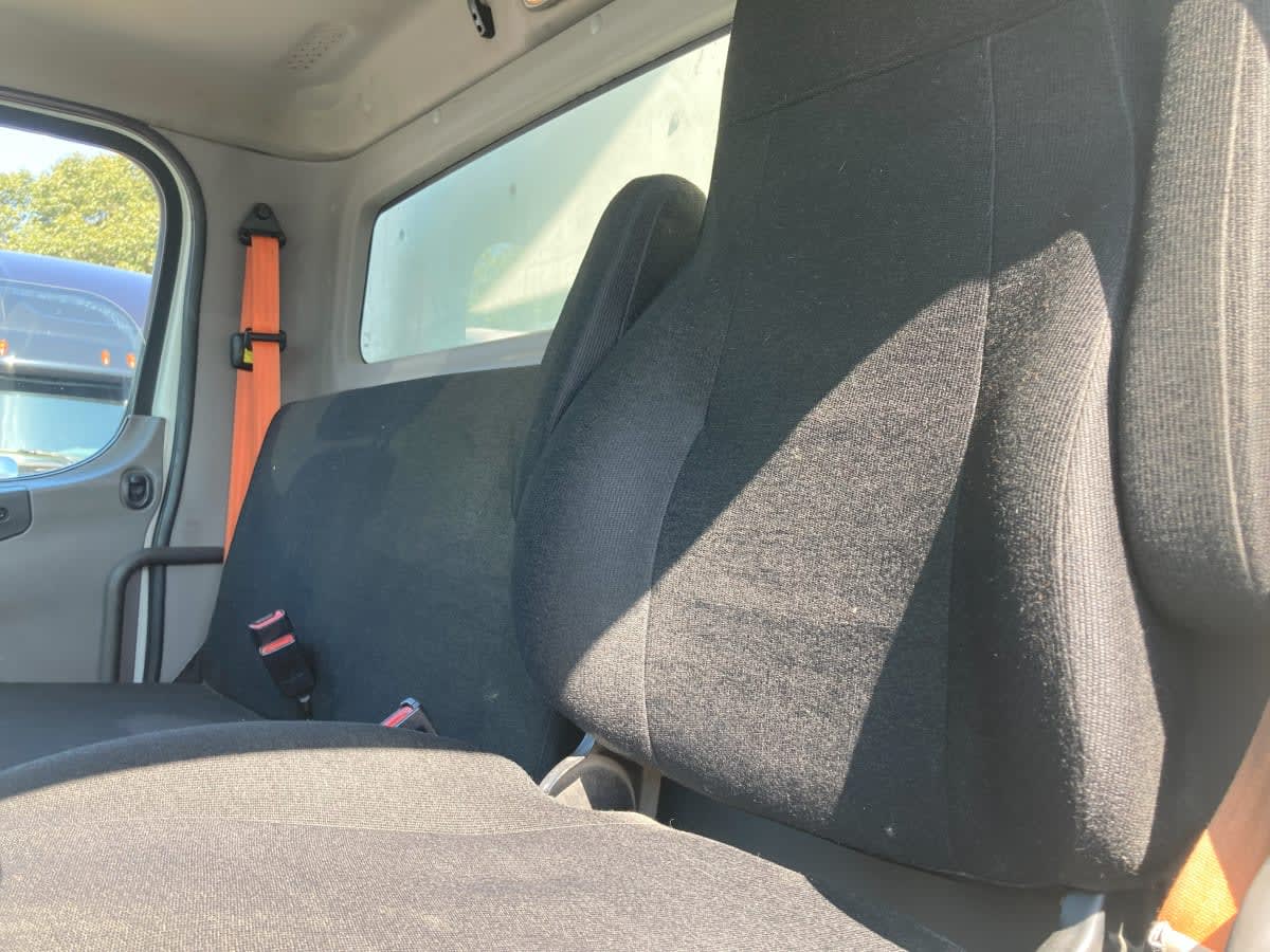 2019 Freightliner M2 106 829620