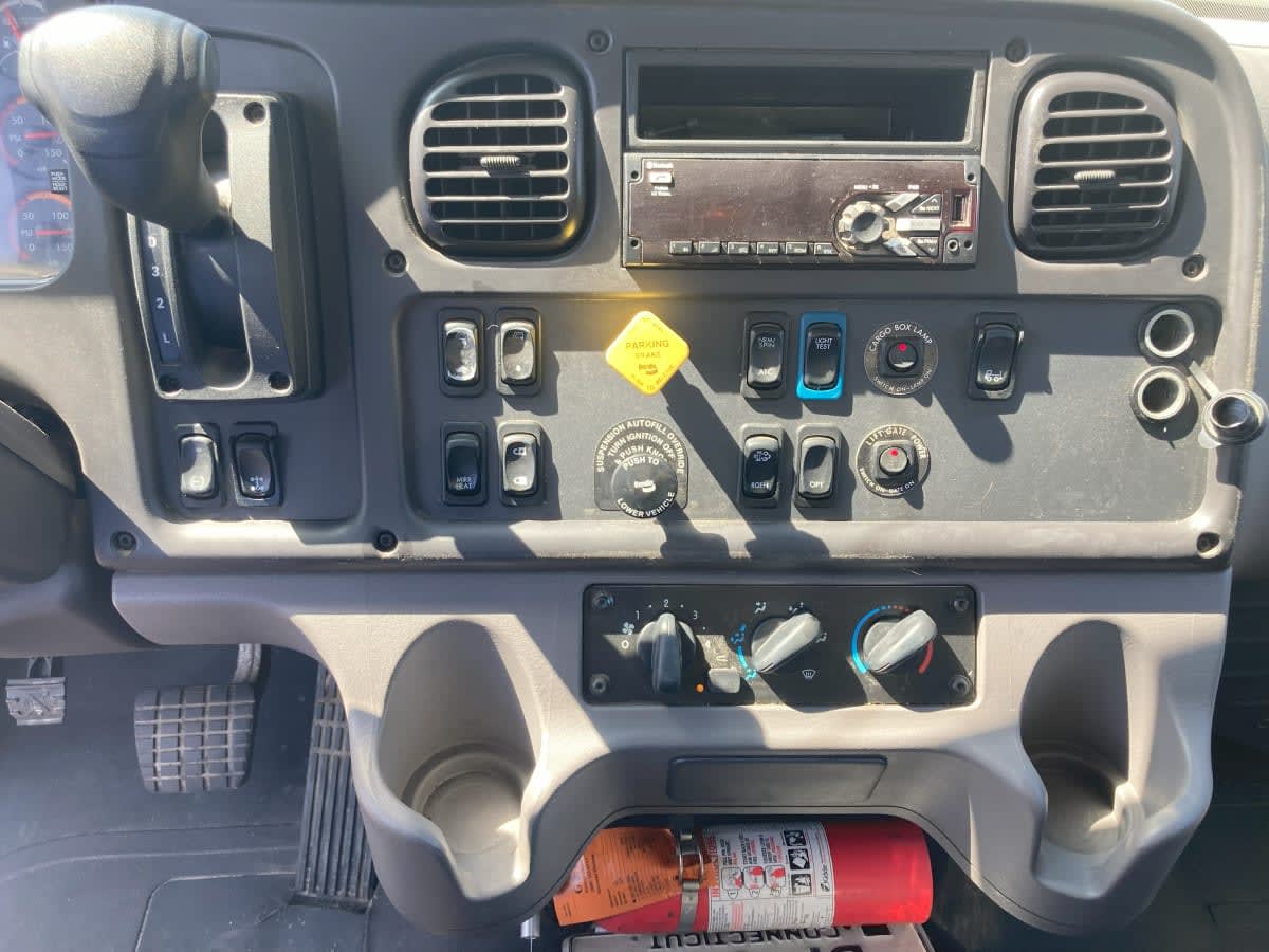 2019 Freightliner M2 106 829620