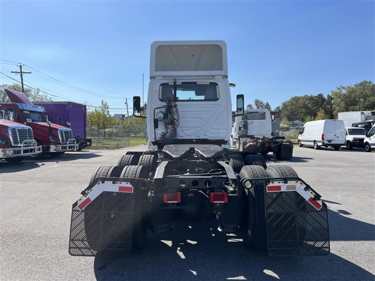 2019 Navistar International LT625 DAYCAB T/A 829719