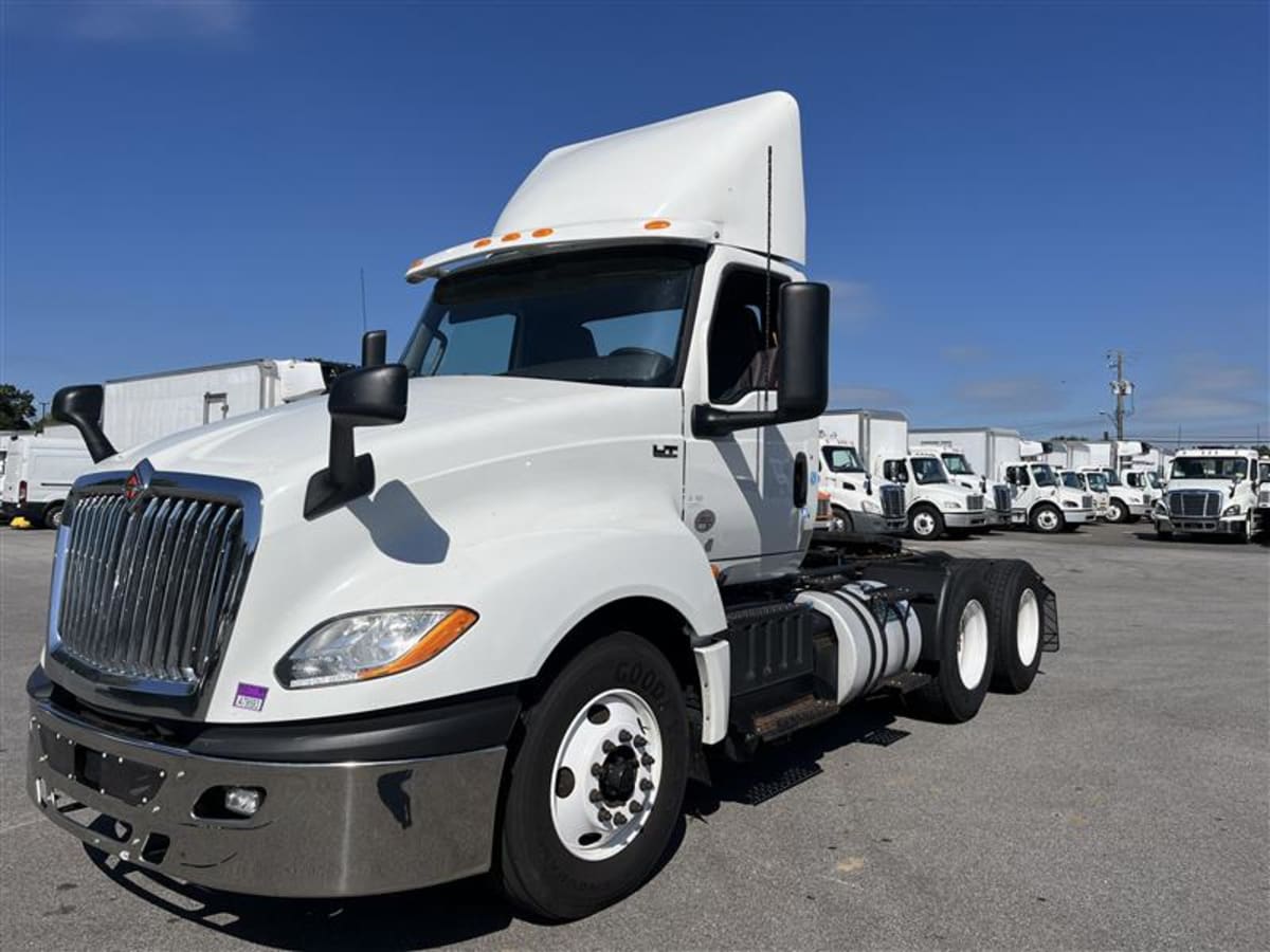 2019 Navistar International LT625 DAYCAB T/A 829719
