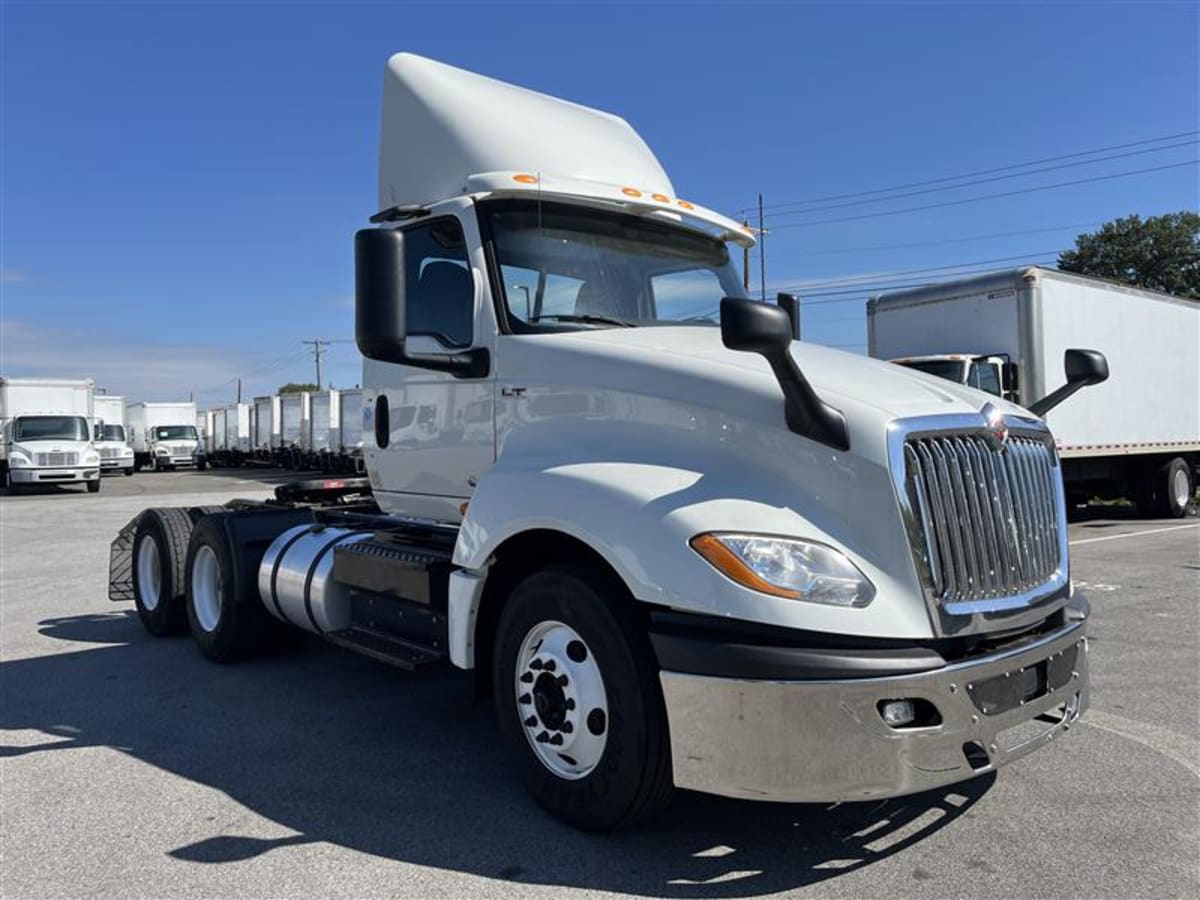 2019 Navistar International LT625 DAYCAB T/A 829719