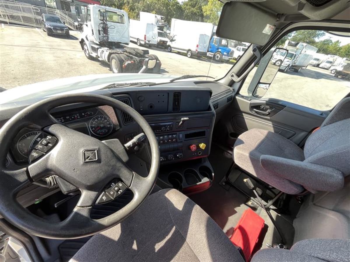 2019 Navistar International LT625 DAYCAB T/A 829719