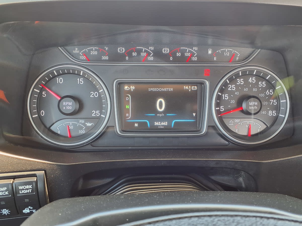 2019 Navistar International LT625 DAYCAB T/A 829739