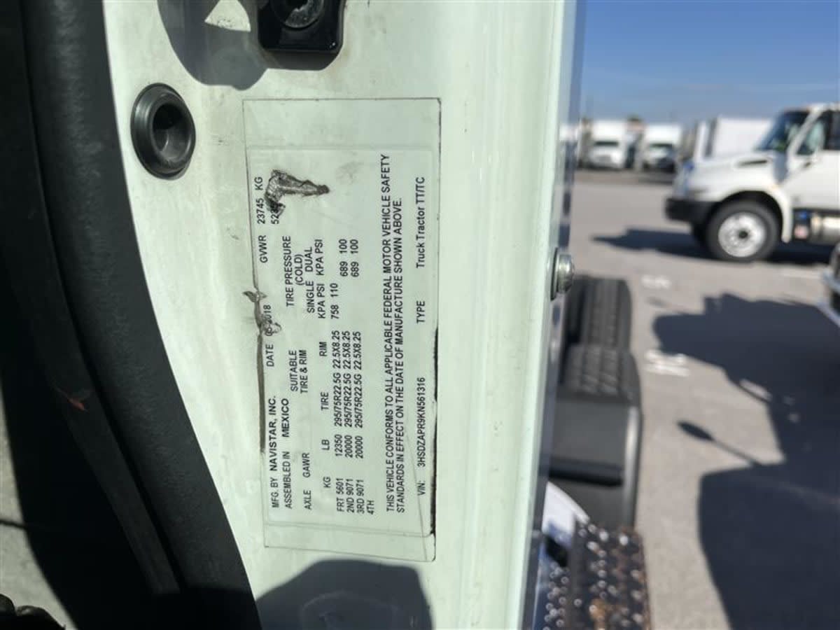 2019 Navistar International LT625 DAYCAB T/A 829742