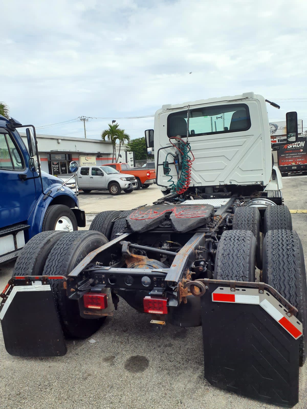 2019 Navistar International LT625 DAYCAB T/A 829743