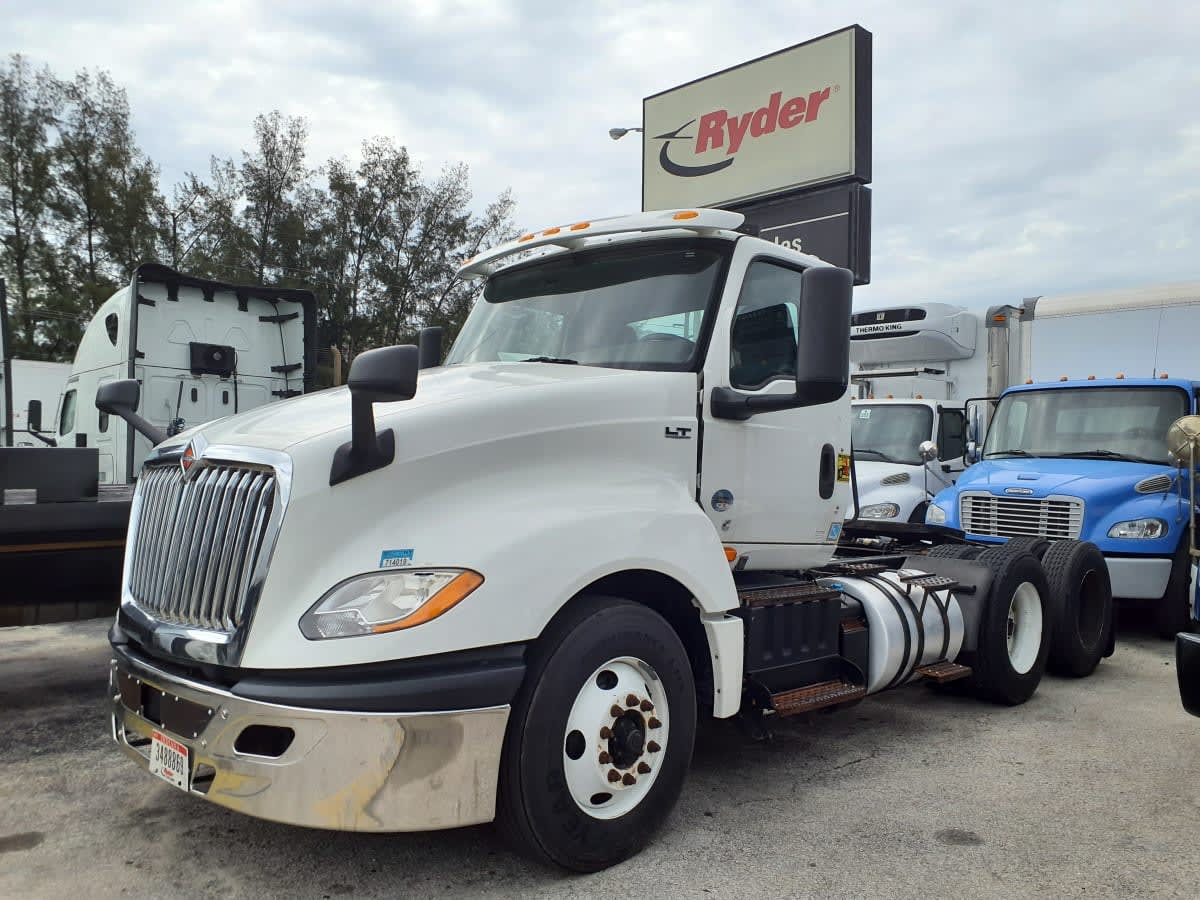 2019 Navistar International LT625 DAYCAB T/A 829743