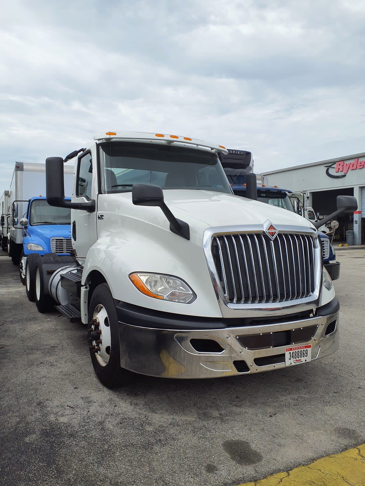 2019 Navistar International LT625 DAYCAB T/A 829743