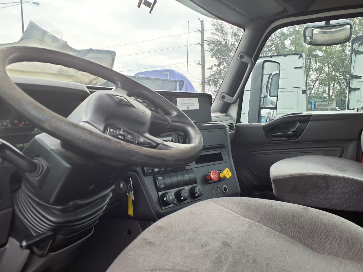 2019 Navistar International LT625 DAYCAB T/A 829743